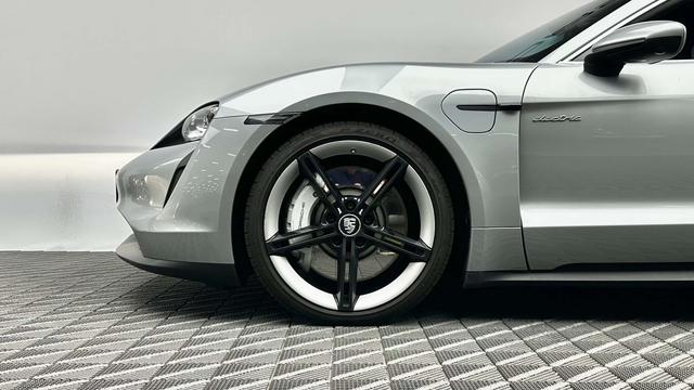 Porsche Taycan 2019 thumb 8