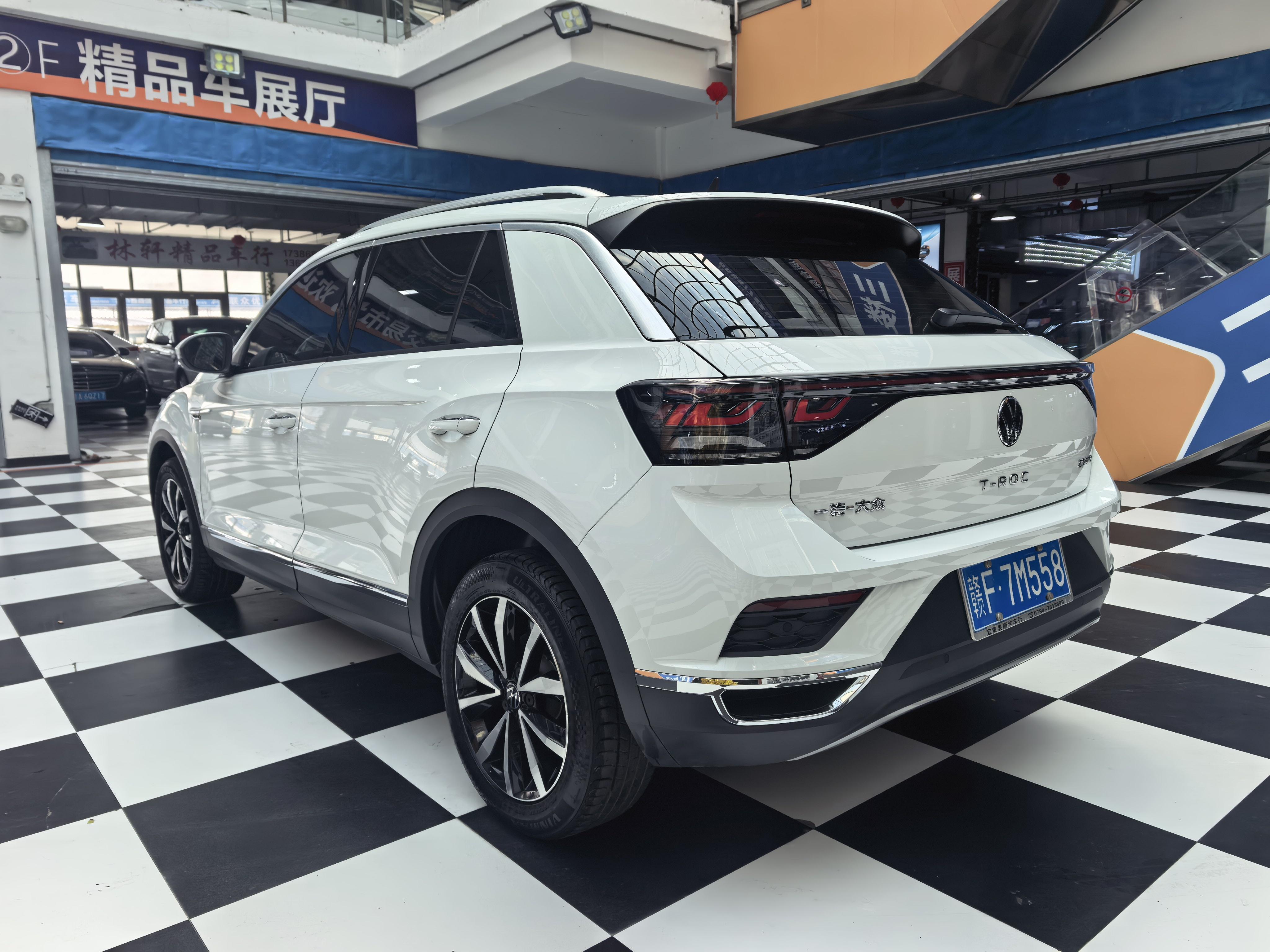 Volkswagen T-Roc 2023 thumb 2
