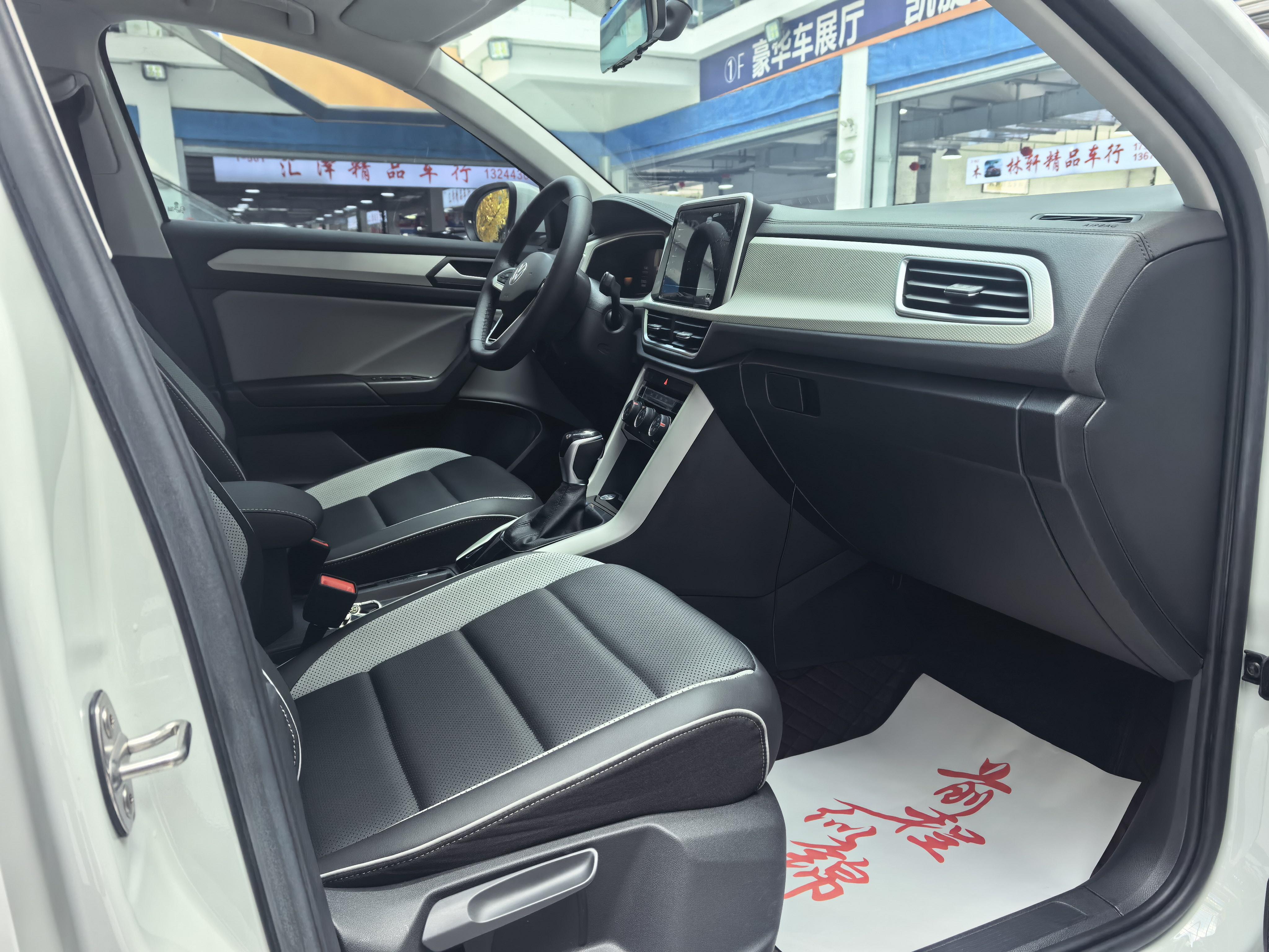 Volkswagen T-Roc 2023 thumb 5