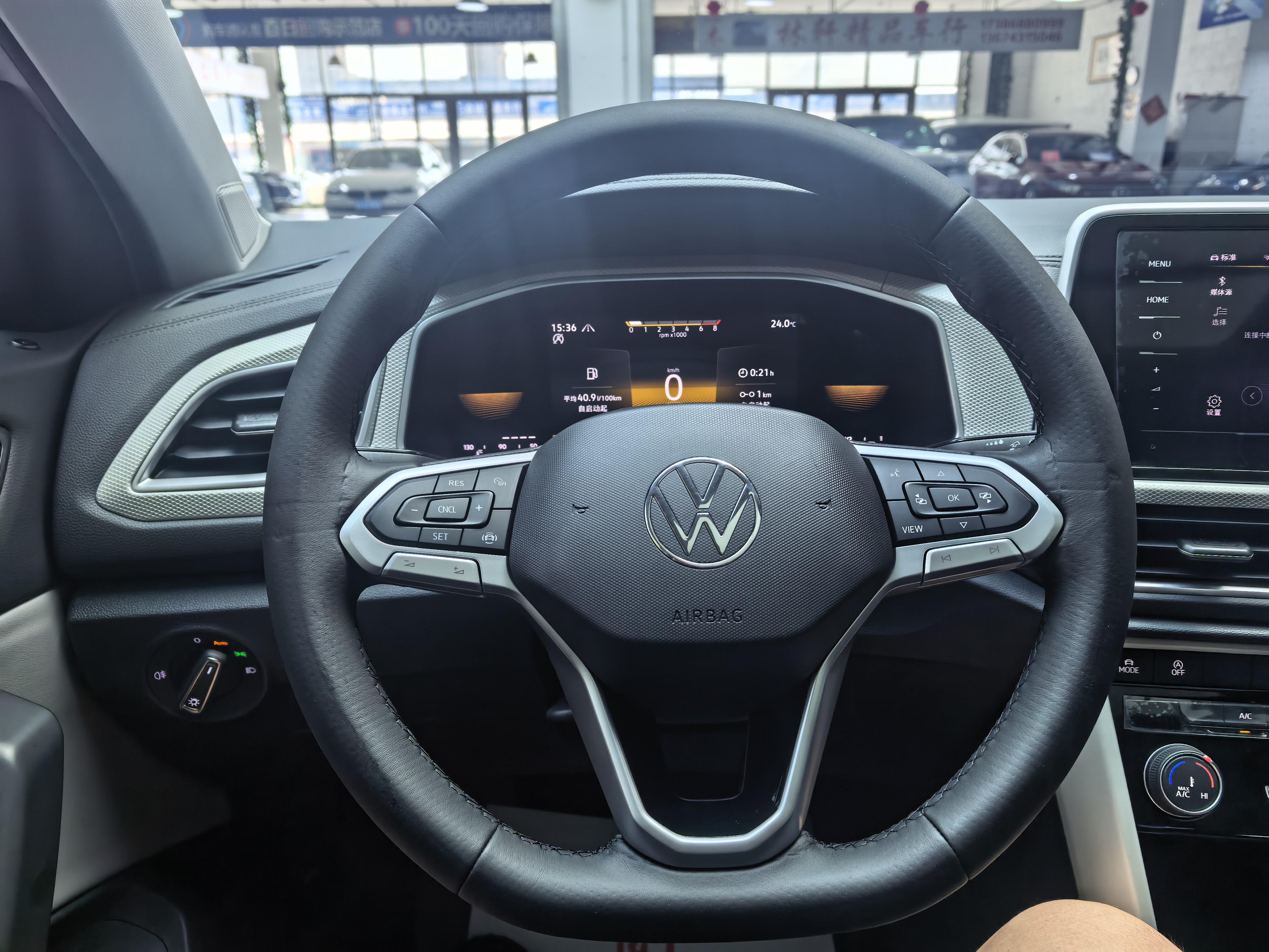 Volkswagen T-Roc 2023 thumb 12
