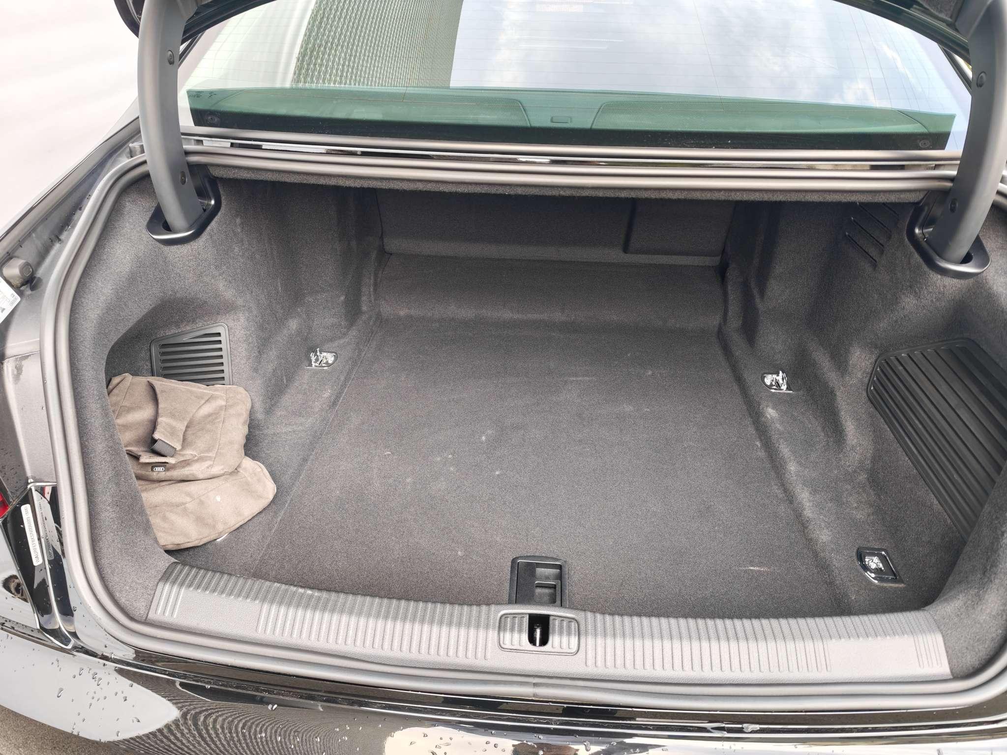 Audi A8 2025 thumb 8