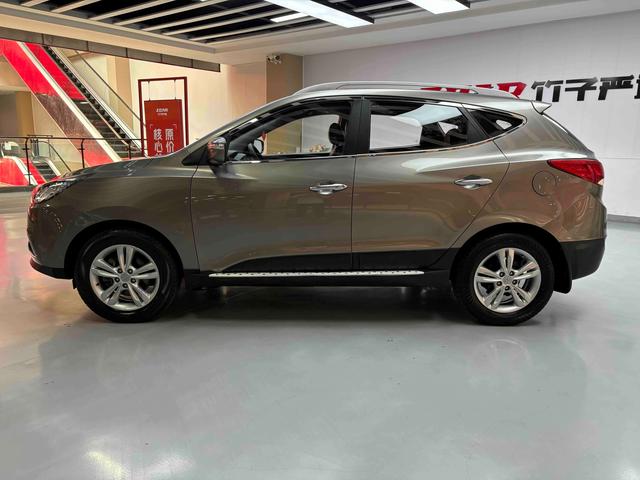 Hyundai ix35 2012 thumb 2