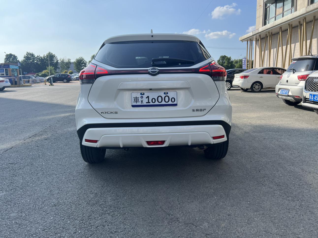 Nissan Kicks 2023 thumb 3