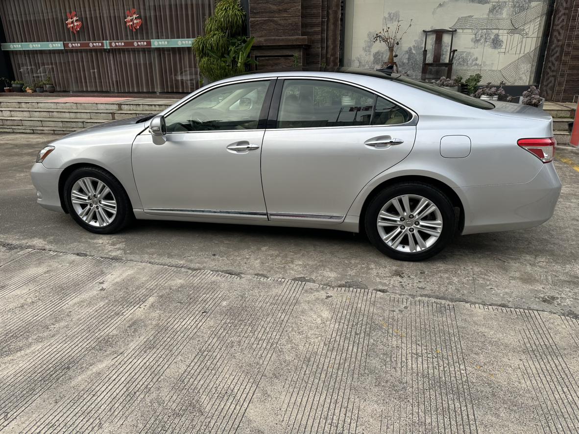 Lexus ES 2010 thumb 2