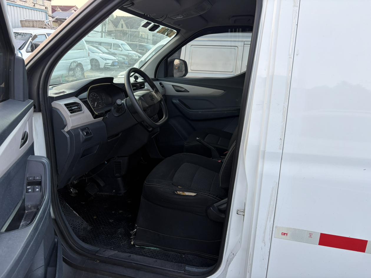 Maxus EV30 2022 thumb 6