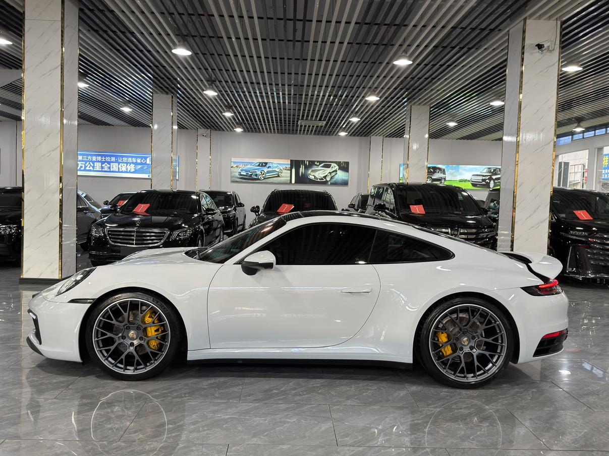 Porsche 911 2020 thumb 2