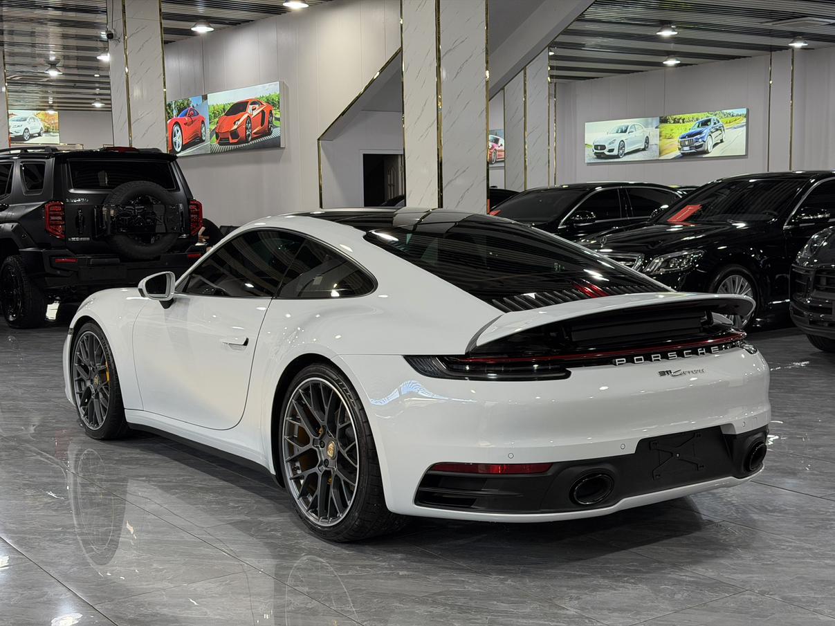 Porsche 911 2020 thumb 3