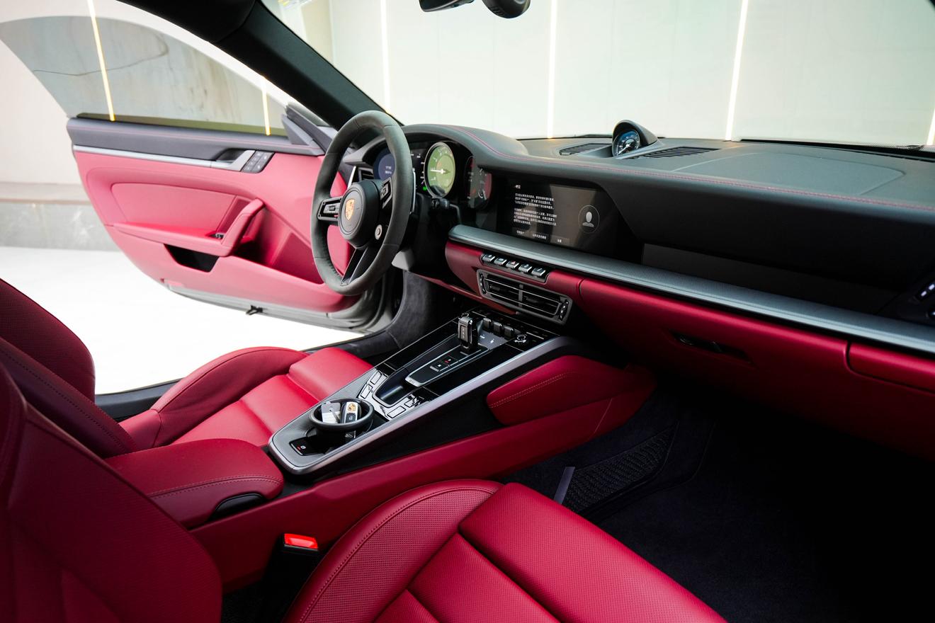 Porsche 911 2022 thumb 12
