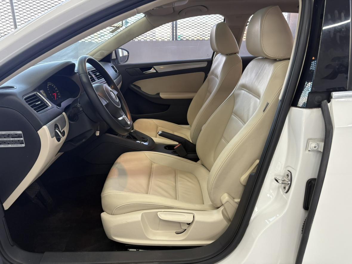 Volkswagen Sagitar 2014 thumb 10