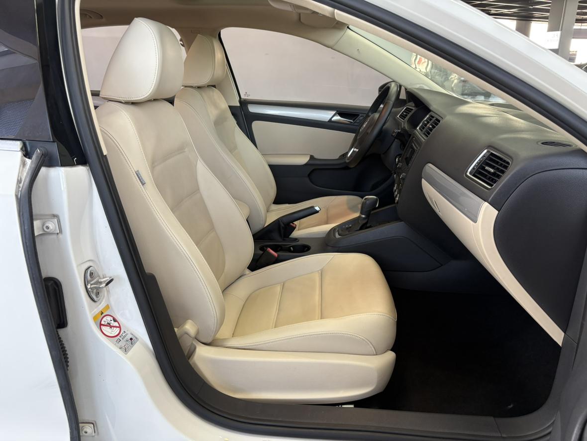 Volkswagen Sagitar 2014 thumb 11