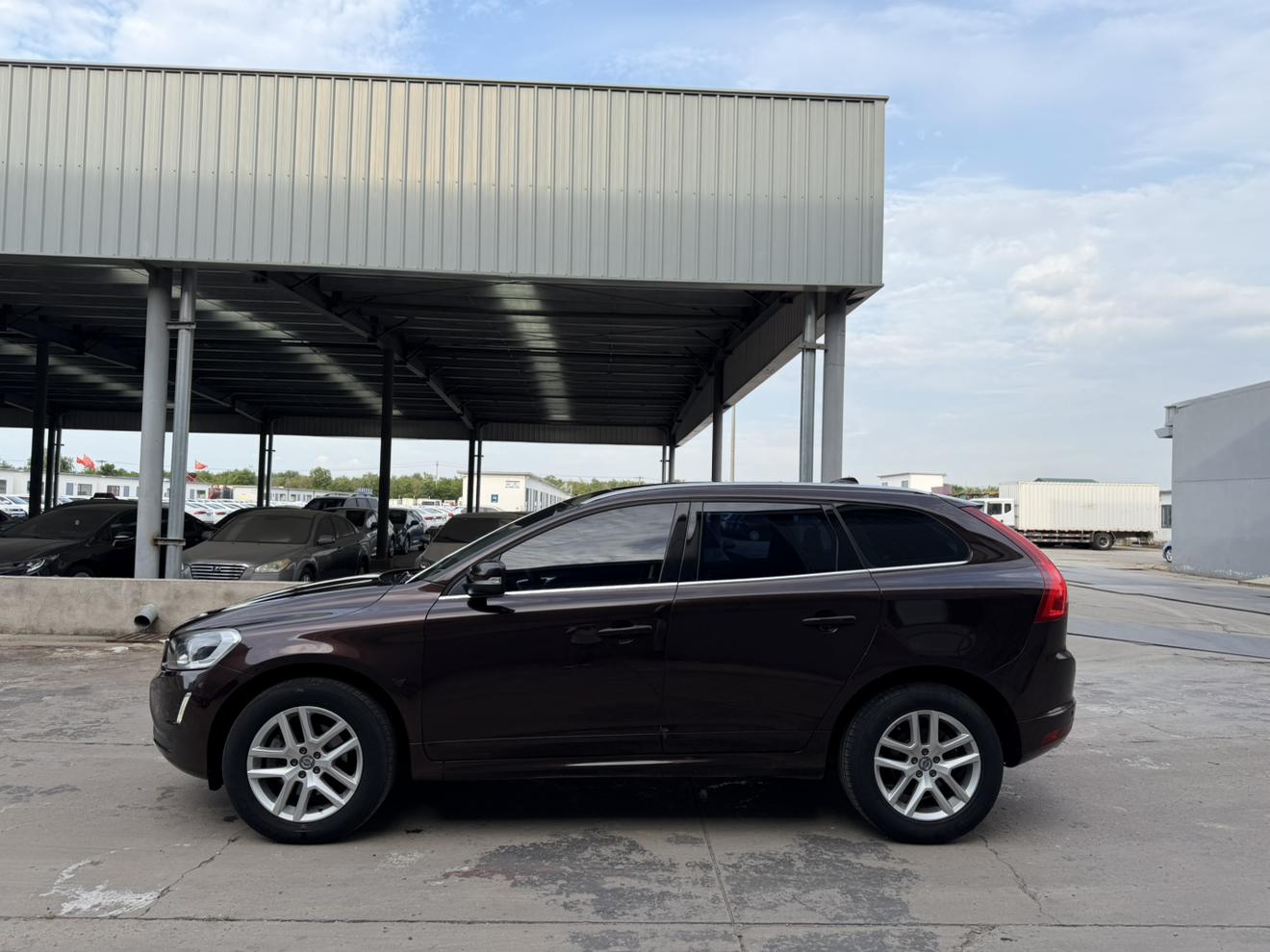 Volvo XC60 2017 thumb 2