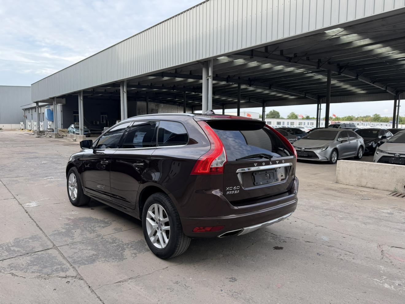 Volvo XC60 2017 thumb 3
