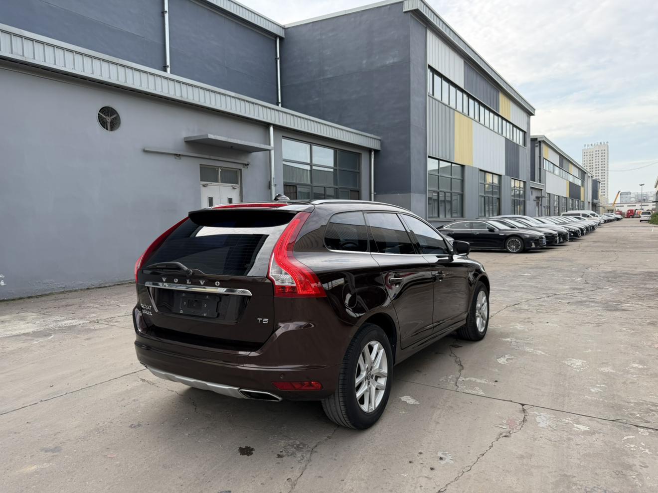 Volvo XC60 2017 thumb 5