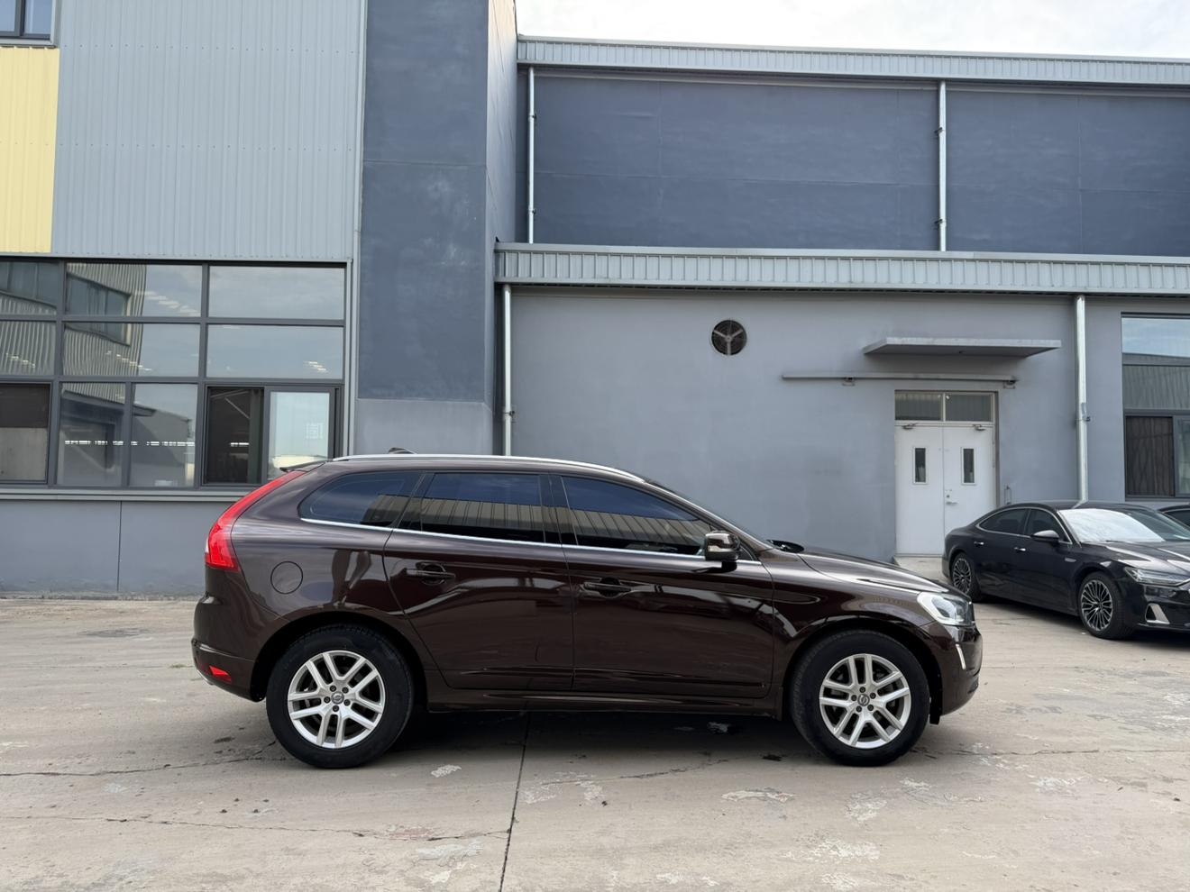 Volvo XC60 2017 thumb 6