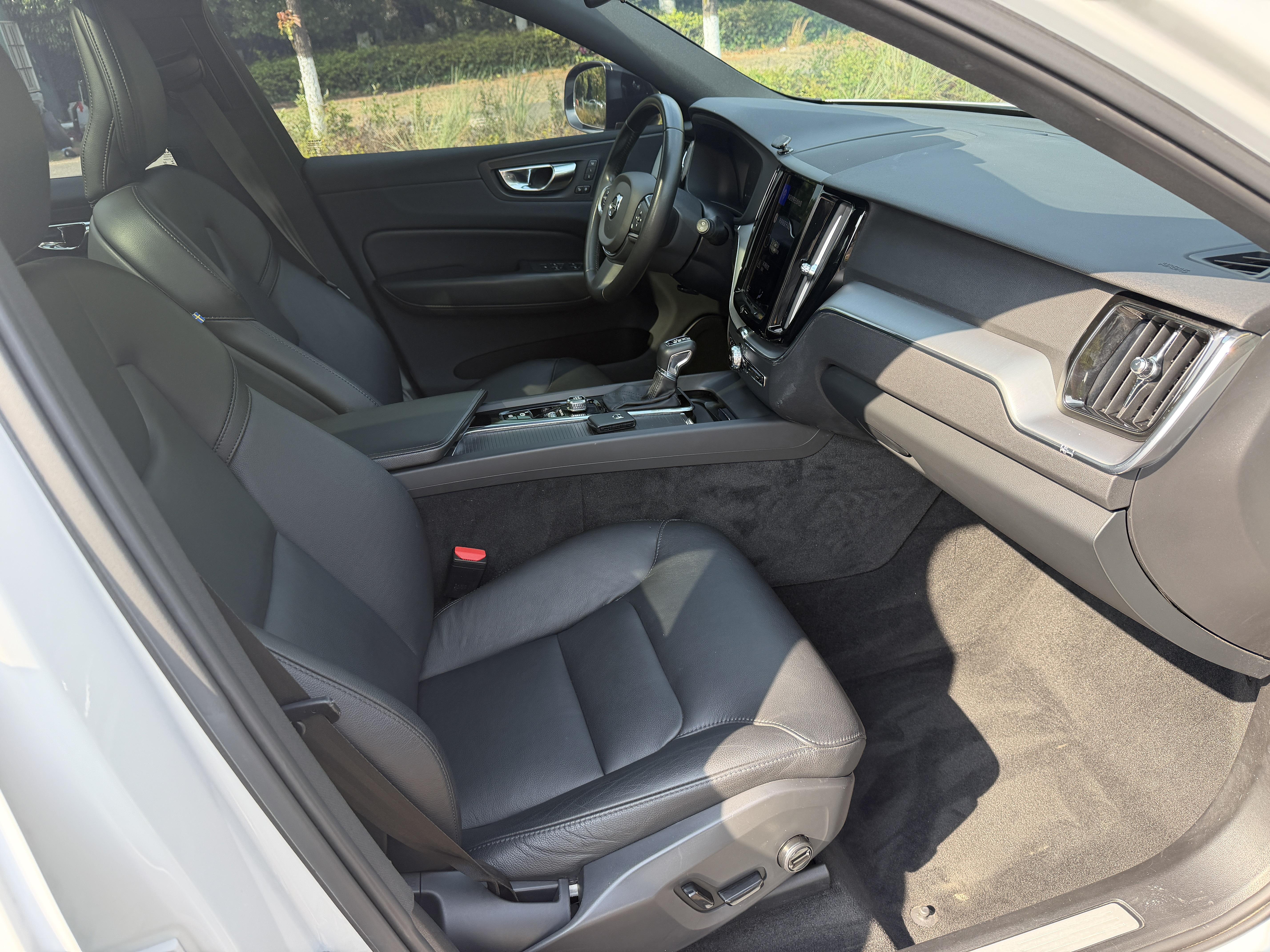 Volvo XC60 2021 thumb 11