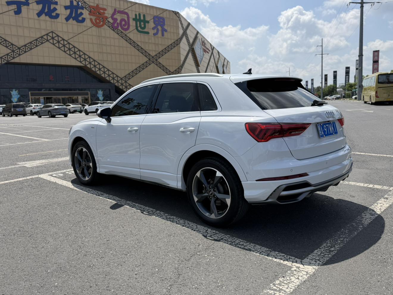Audi Q3 2023 thumb 2