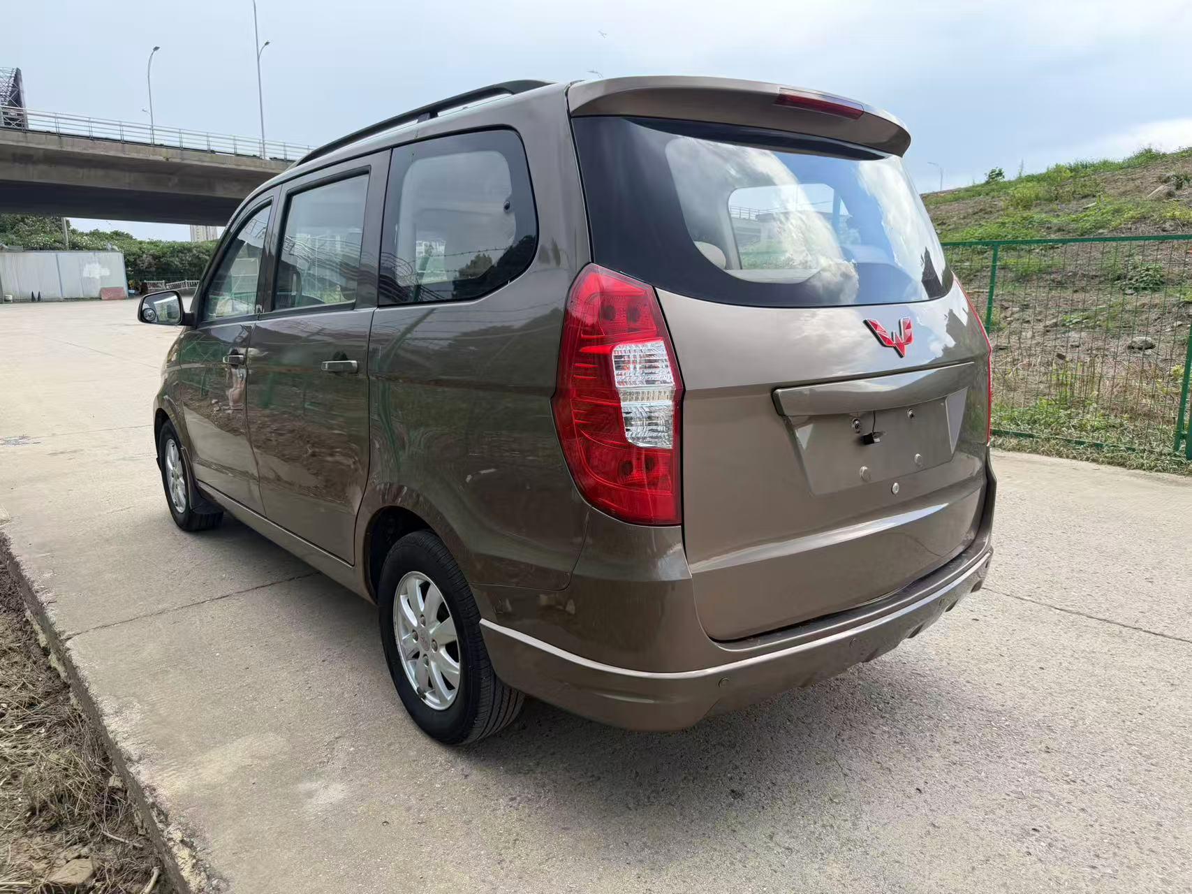 Wuling Hong Guang 2015 thumb 2