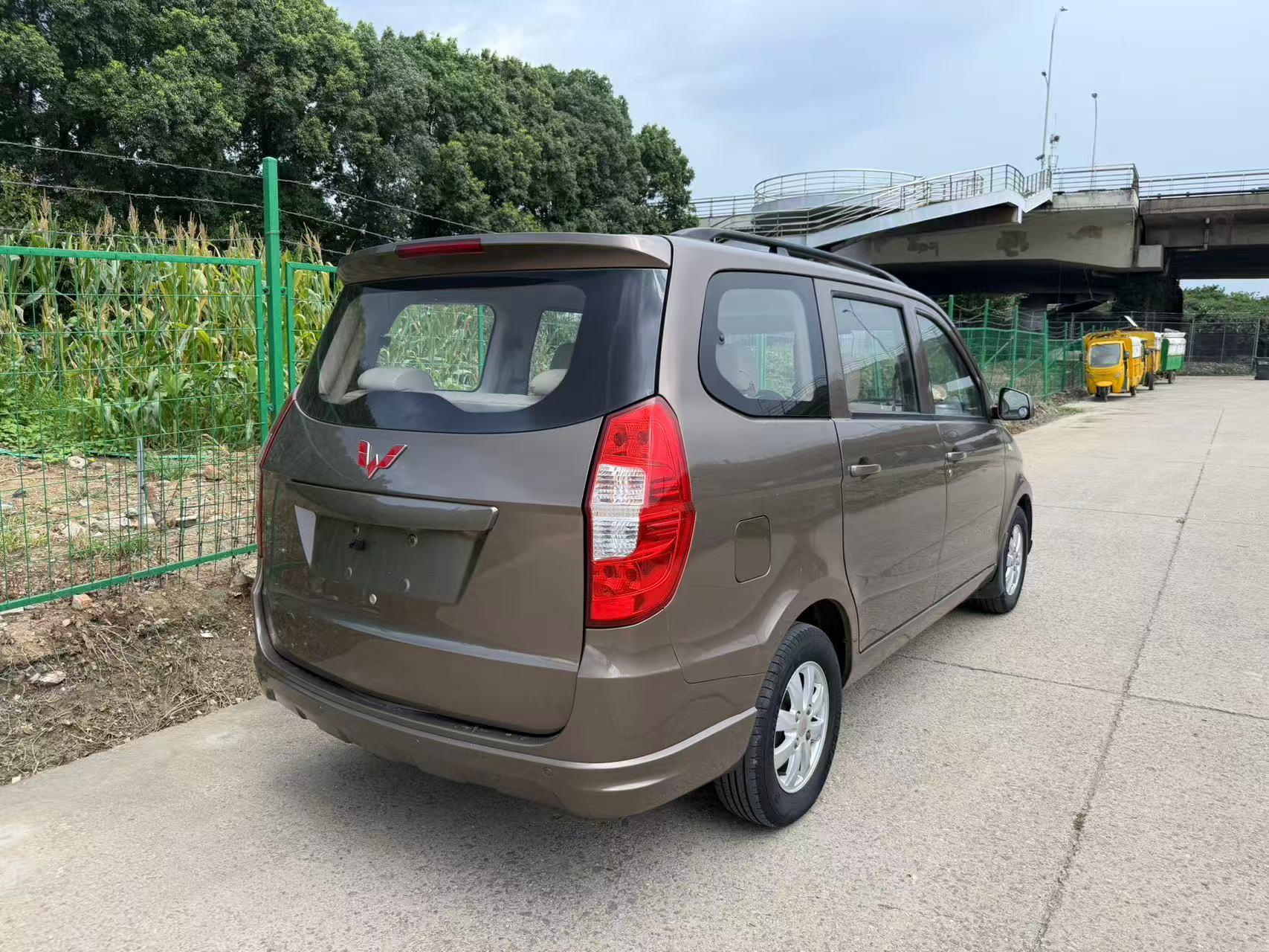 Wuling Hong Guang 2015 thumb 4