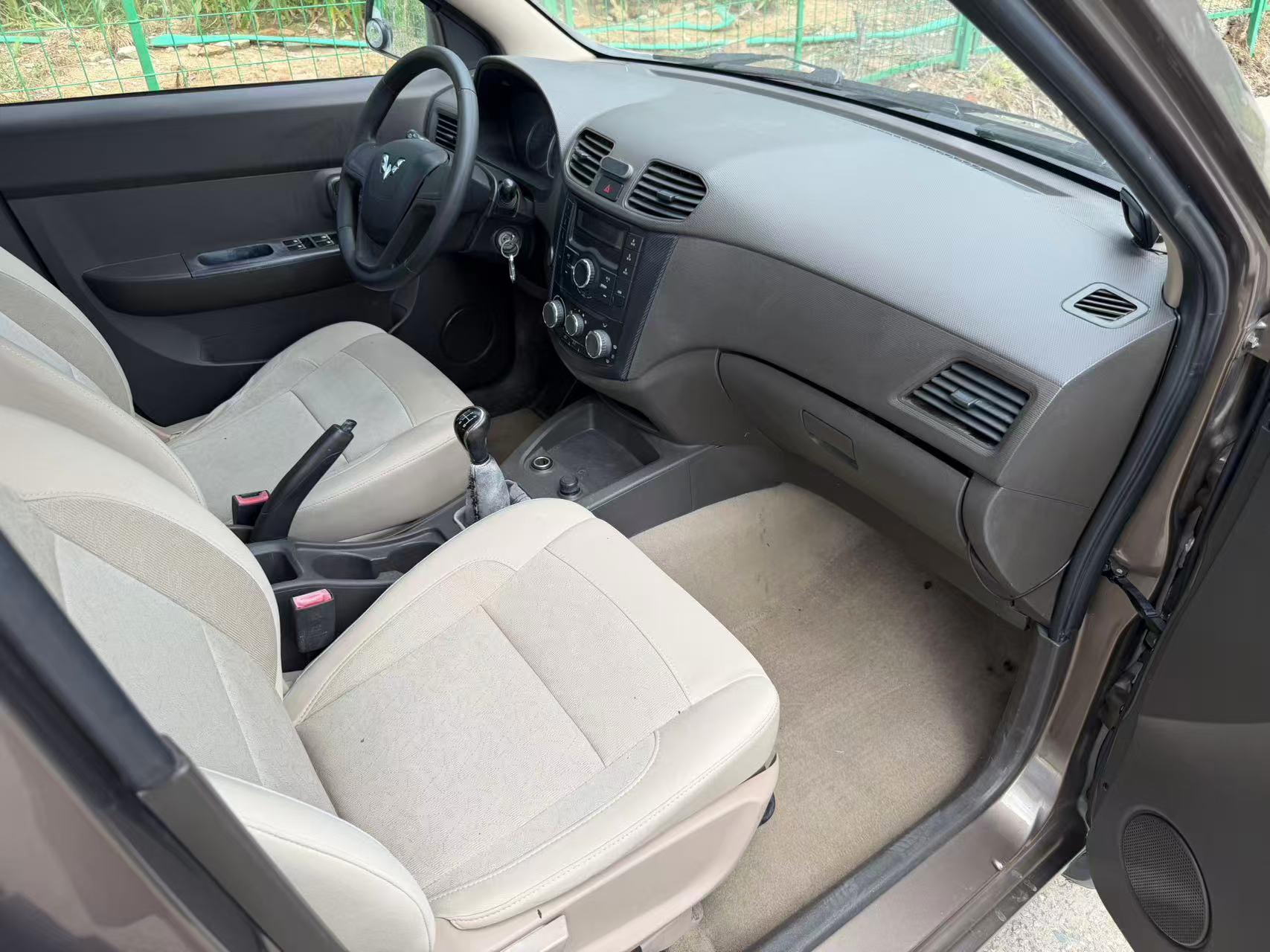 Wuling Hong Guang 2015 thumb 7
