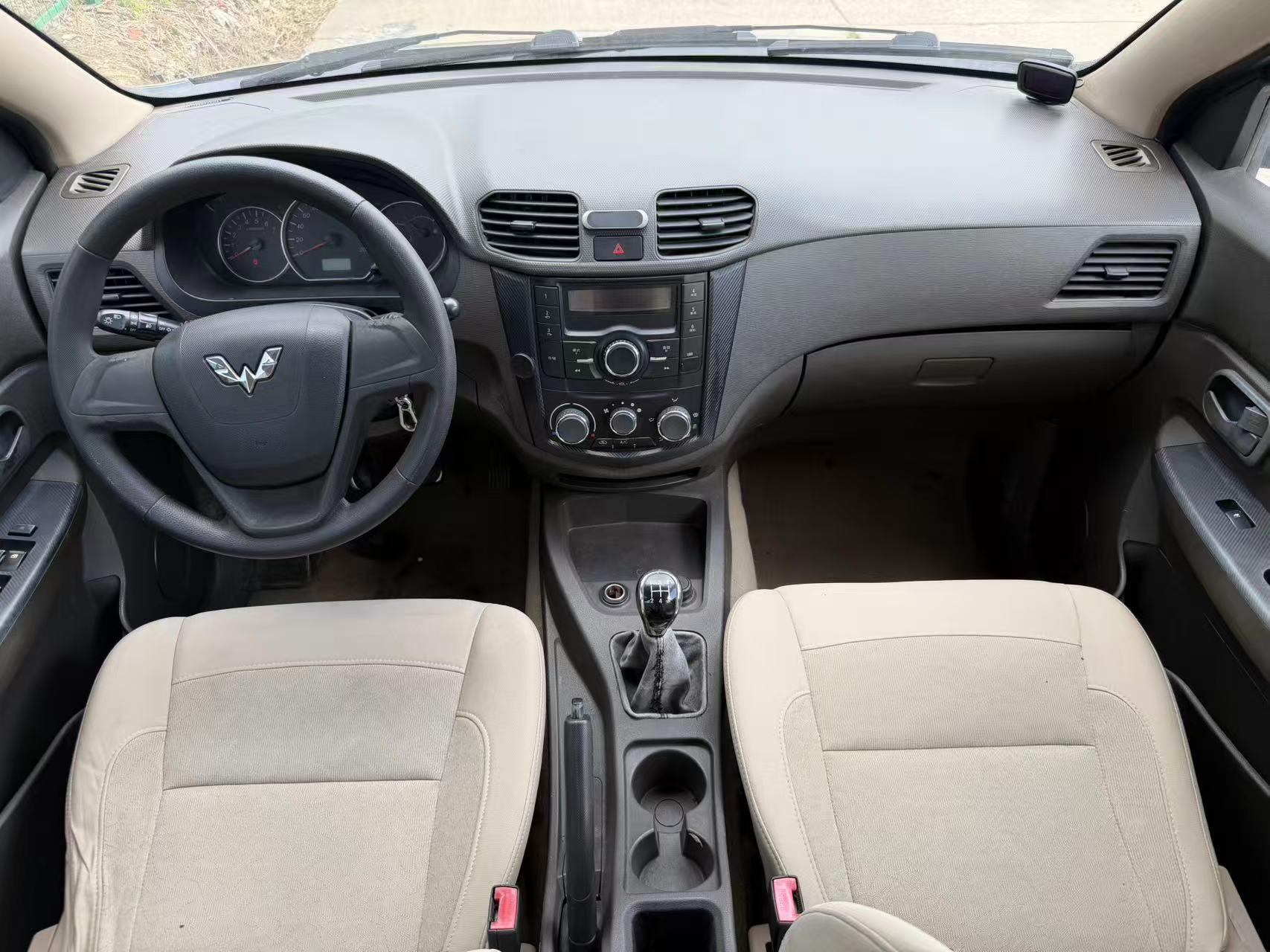 Wuling Hong Guang 2015 thumb 8