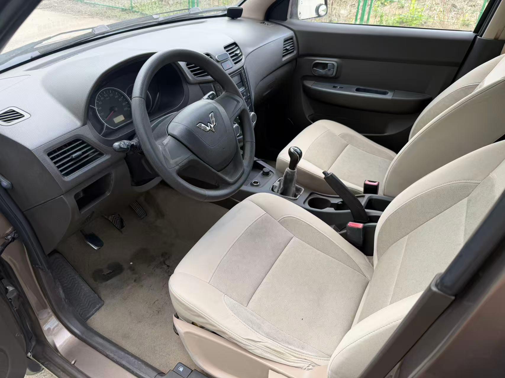 Wuling Hong Guang 2015 thumb 9