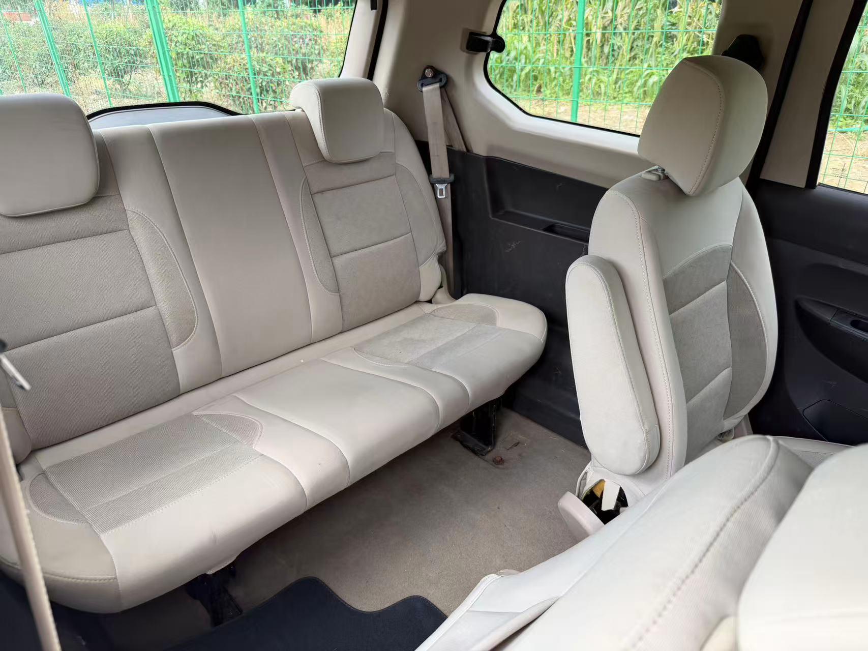 Wuling Hong Guang 2015 thumb 11