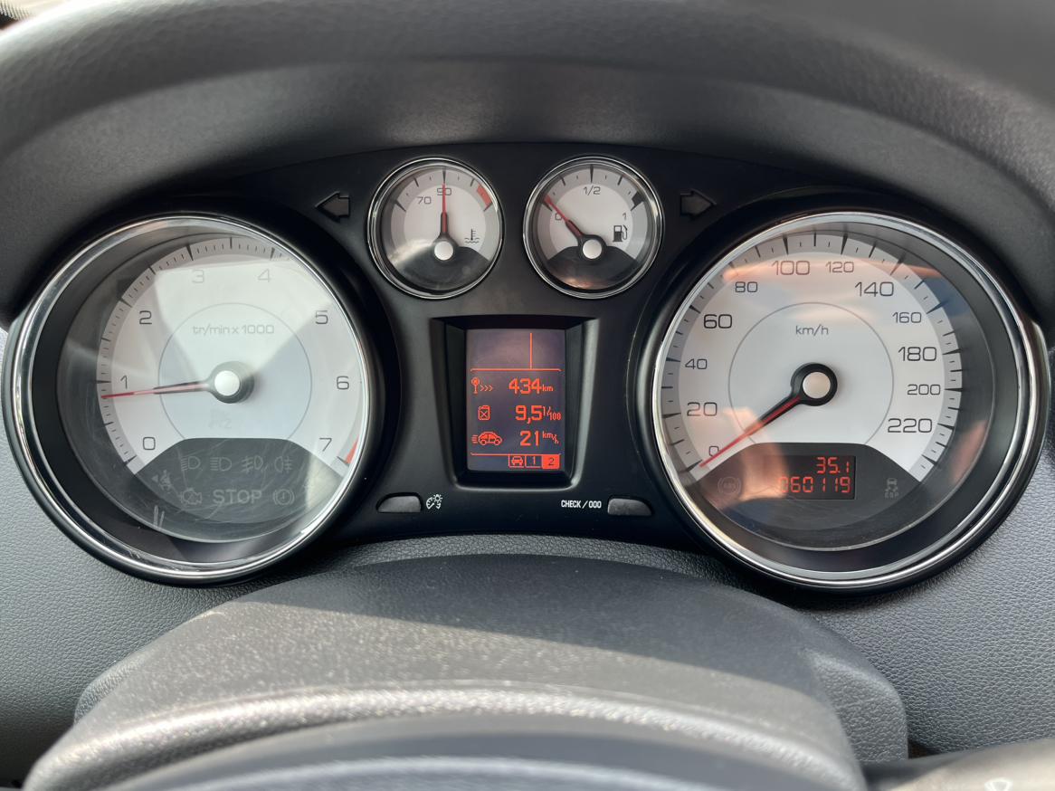 Peugeot 408 2011 thumb 12