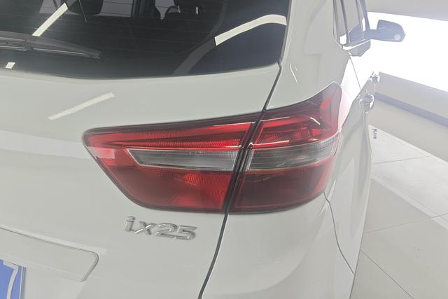 Hyundai ix25 2015 thumb 3