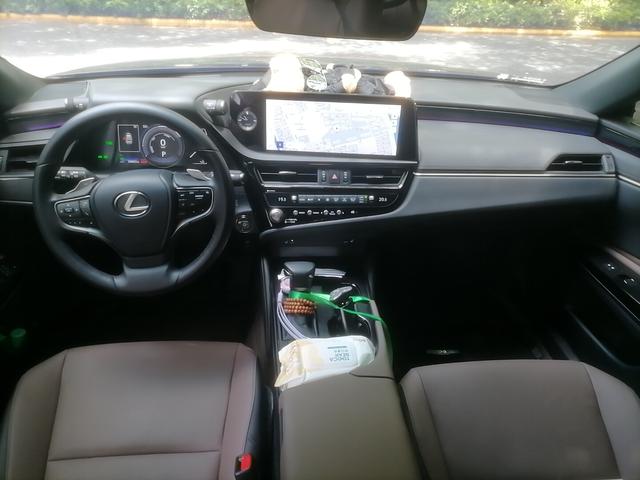 Lexus ES 2022 thumb 3
