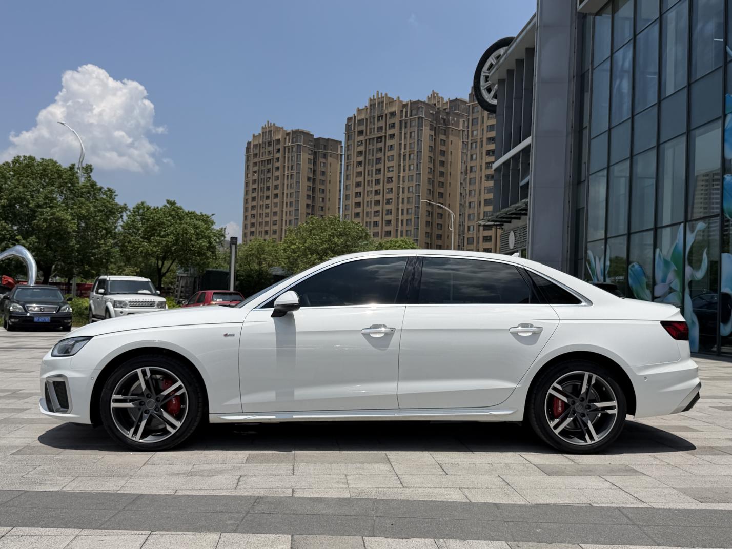 Audi A4 2020 thumb 2