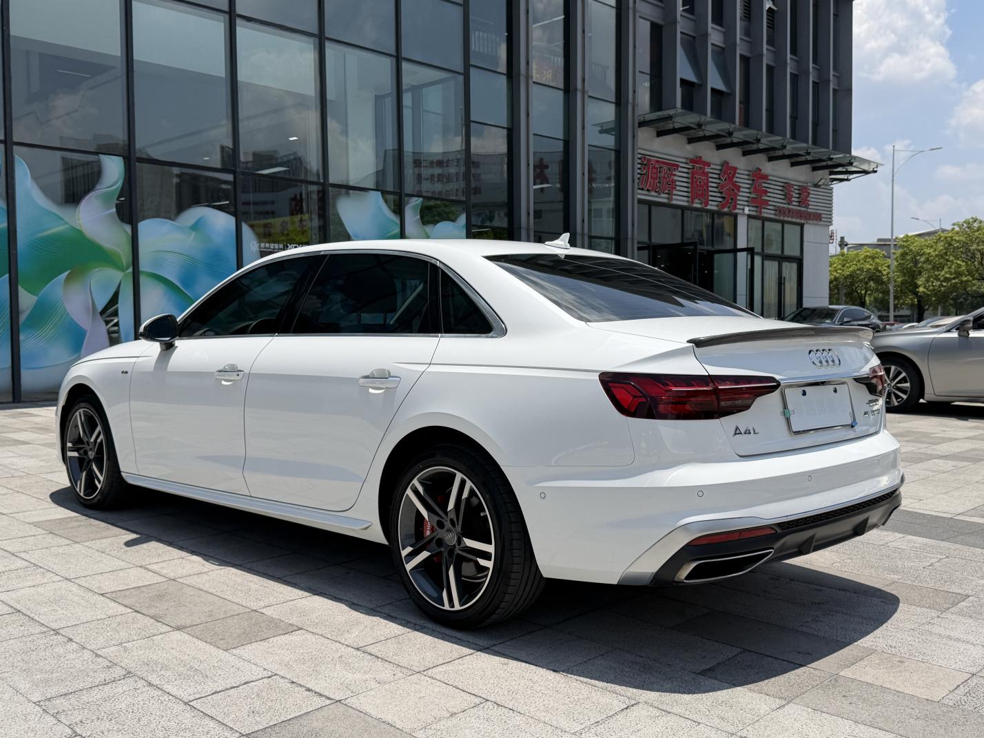 Audi A4 2020 thumb 3