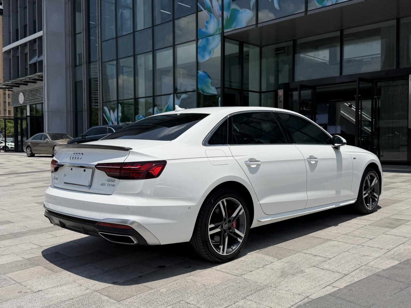 Audi A4 2020 thumb 5