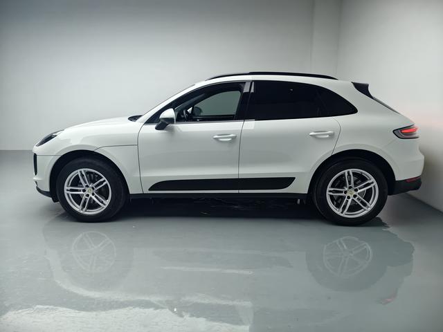 Porsche Macan 2021 thumb 2