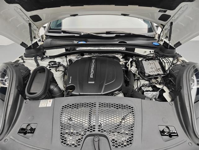 Porsche Macan 2021 thumb 8