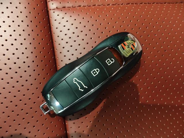 Porsche Macan 2021 thumb 9