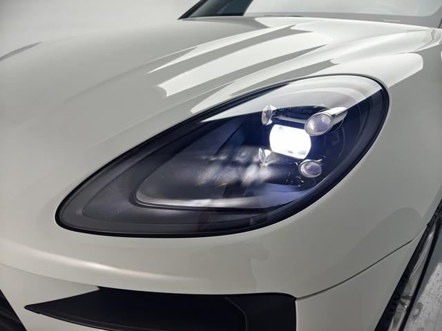 Porsche Macan 2021 thumb 10