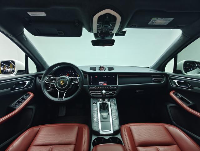 Porsche Macan 2021 thumb 12