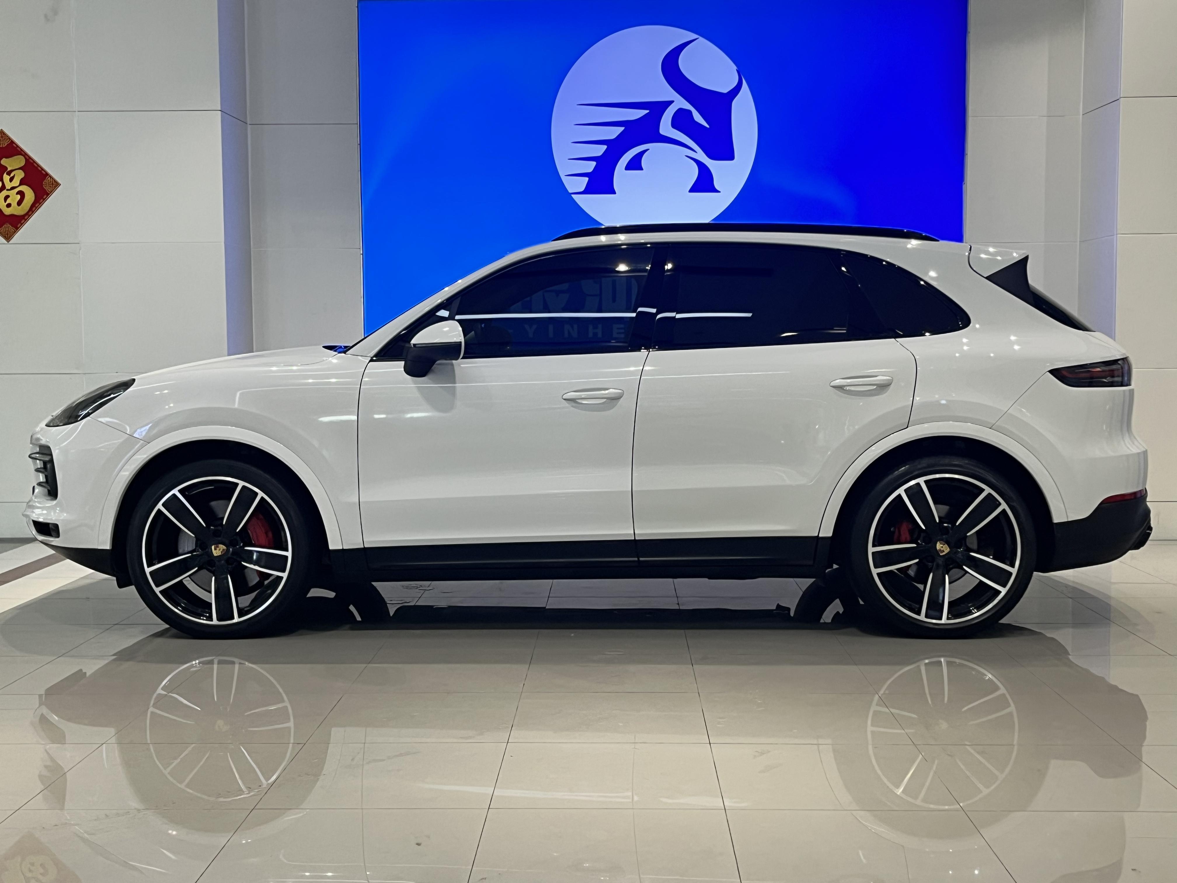 Porsche Cayenne 2018 thumb 2