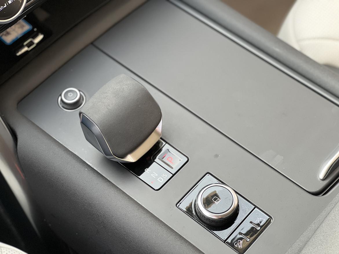 Land Rover Discovery 2023 thumb 8