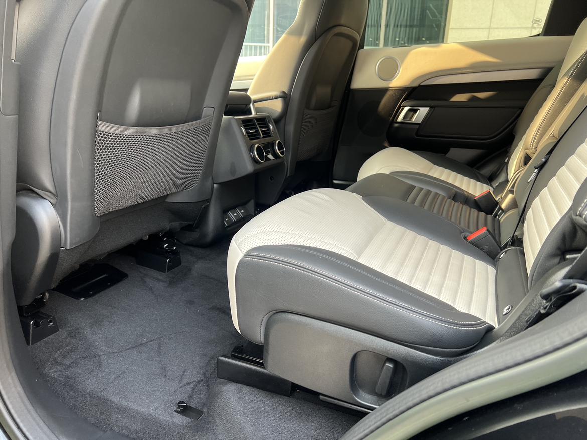 Land Rover Discovery 2023 thumb 11