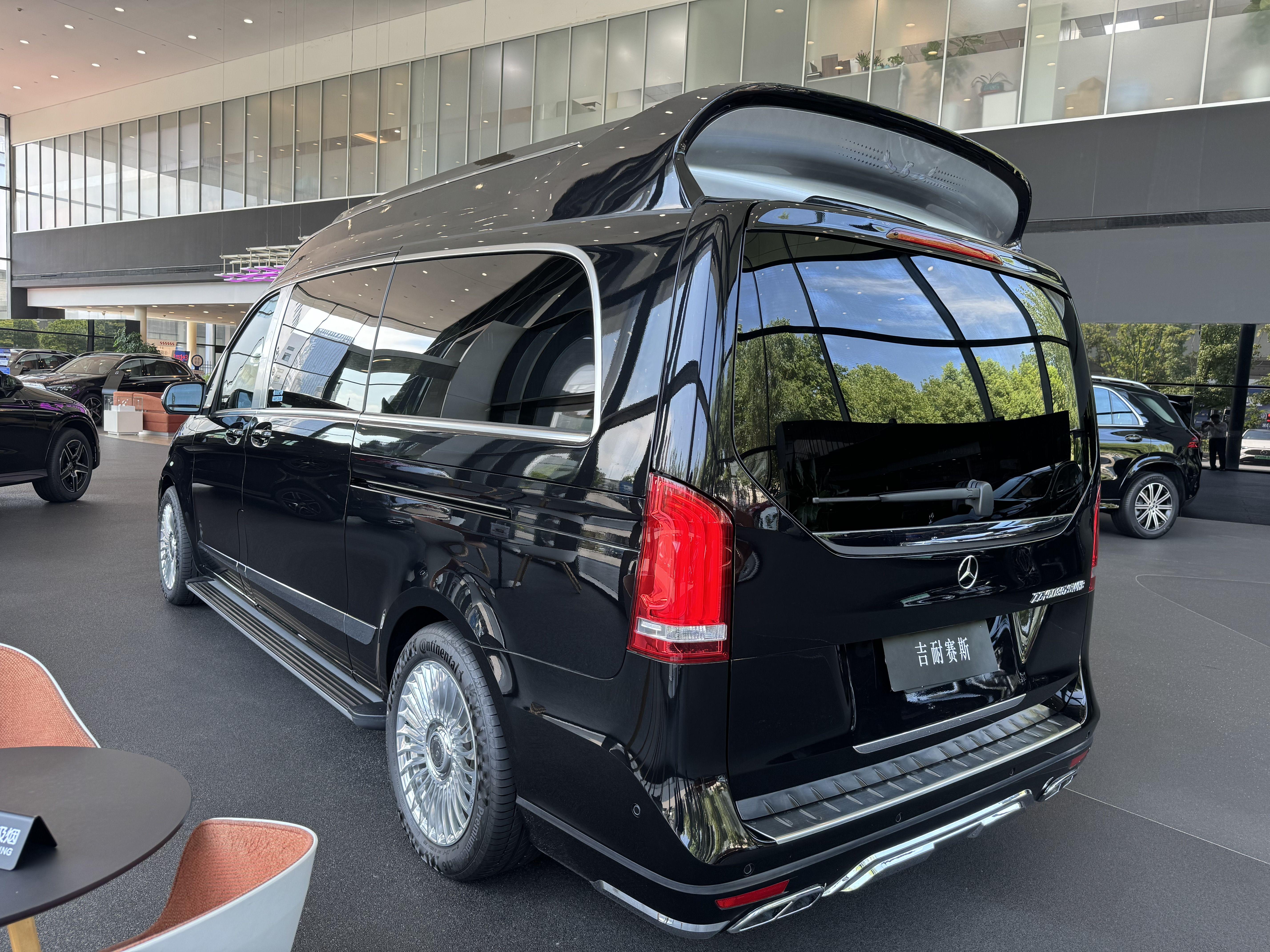 Mercedes-Benz V-Класс 2023 thumb 2