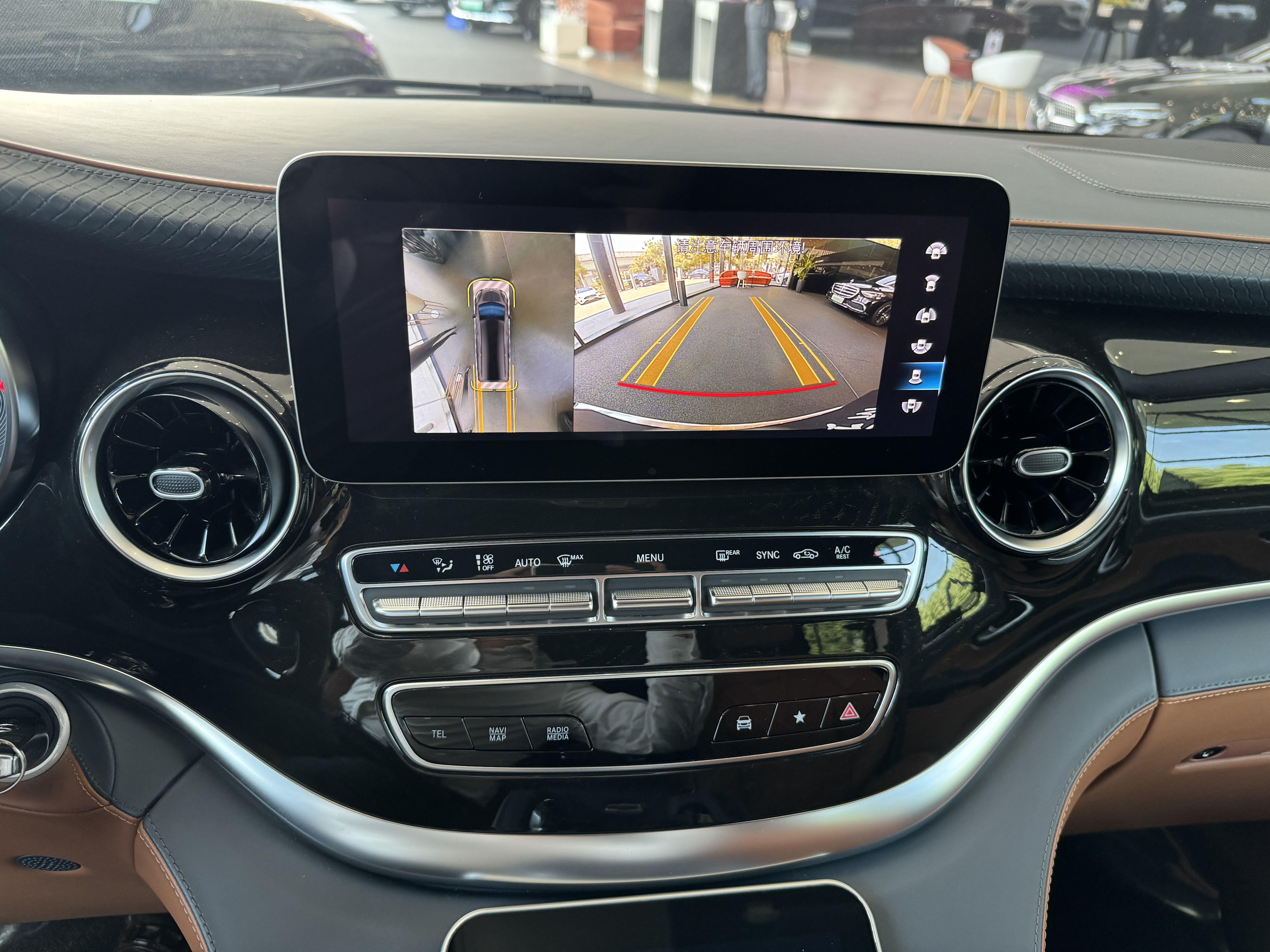 Mercedes-Benz V-Класс 2023 thumb 7