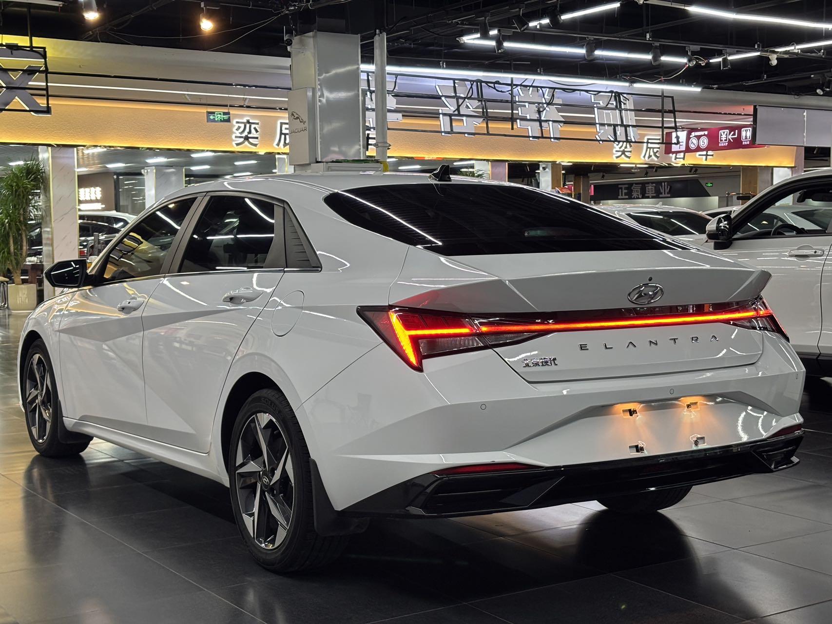 Hyundai Elantra 2022 thumb 2