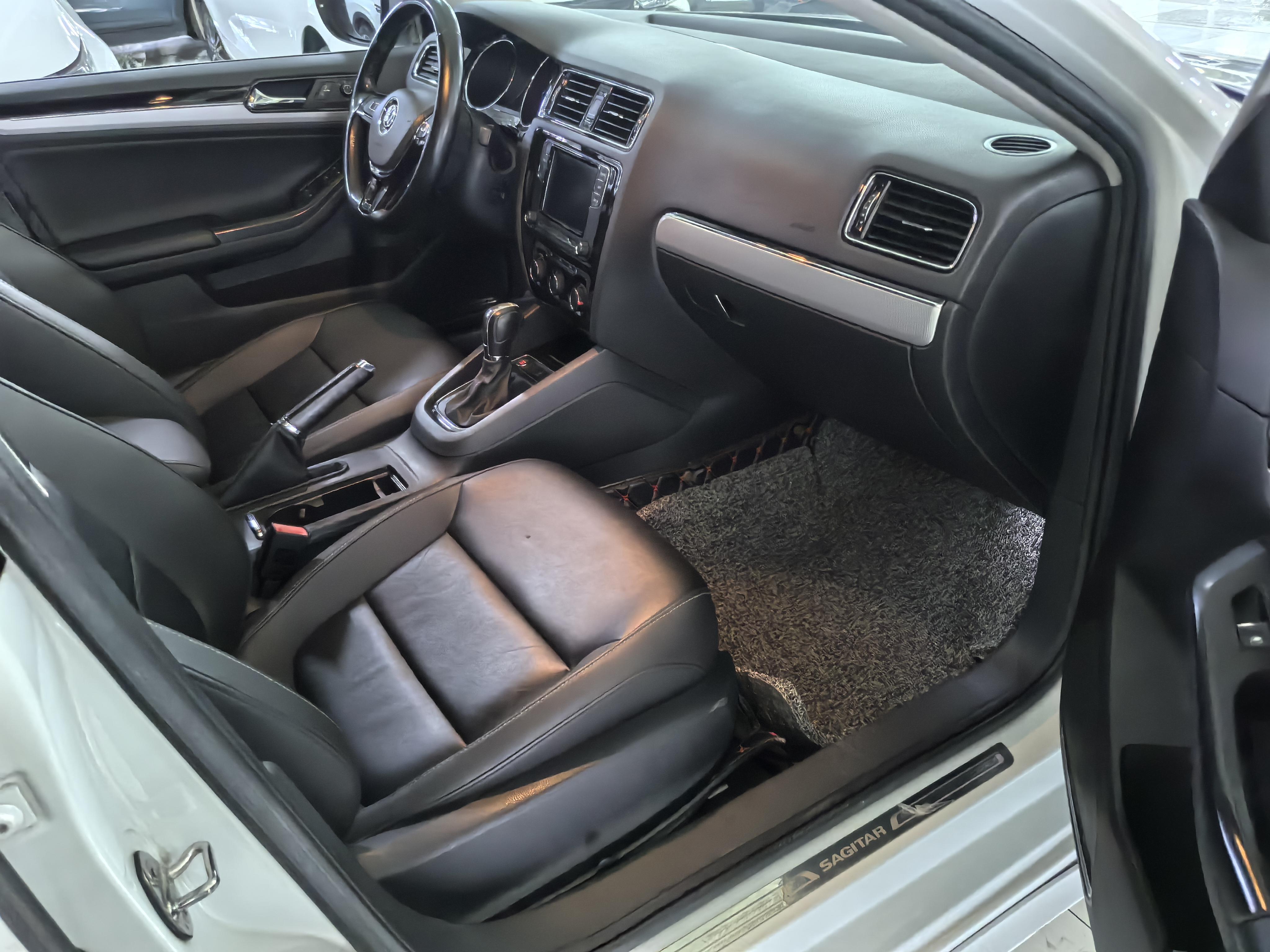 Volkswagen Sagitar 2018 thumb 5