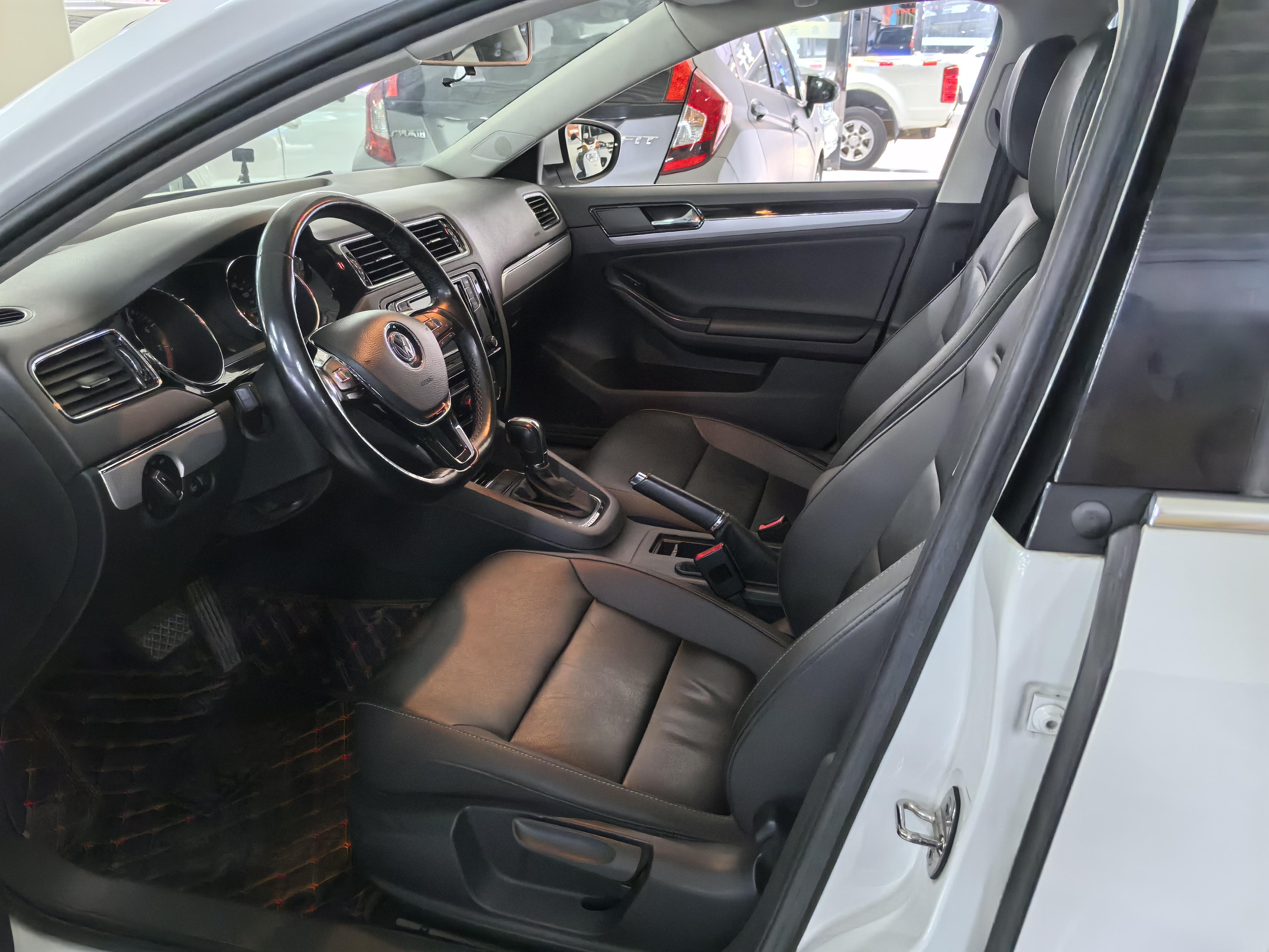 Volkswagen Sagitar 2018 thumb 9