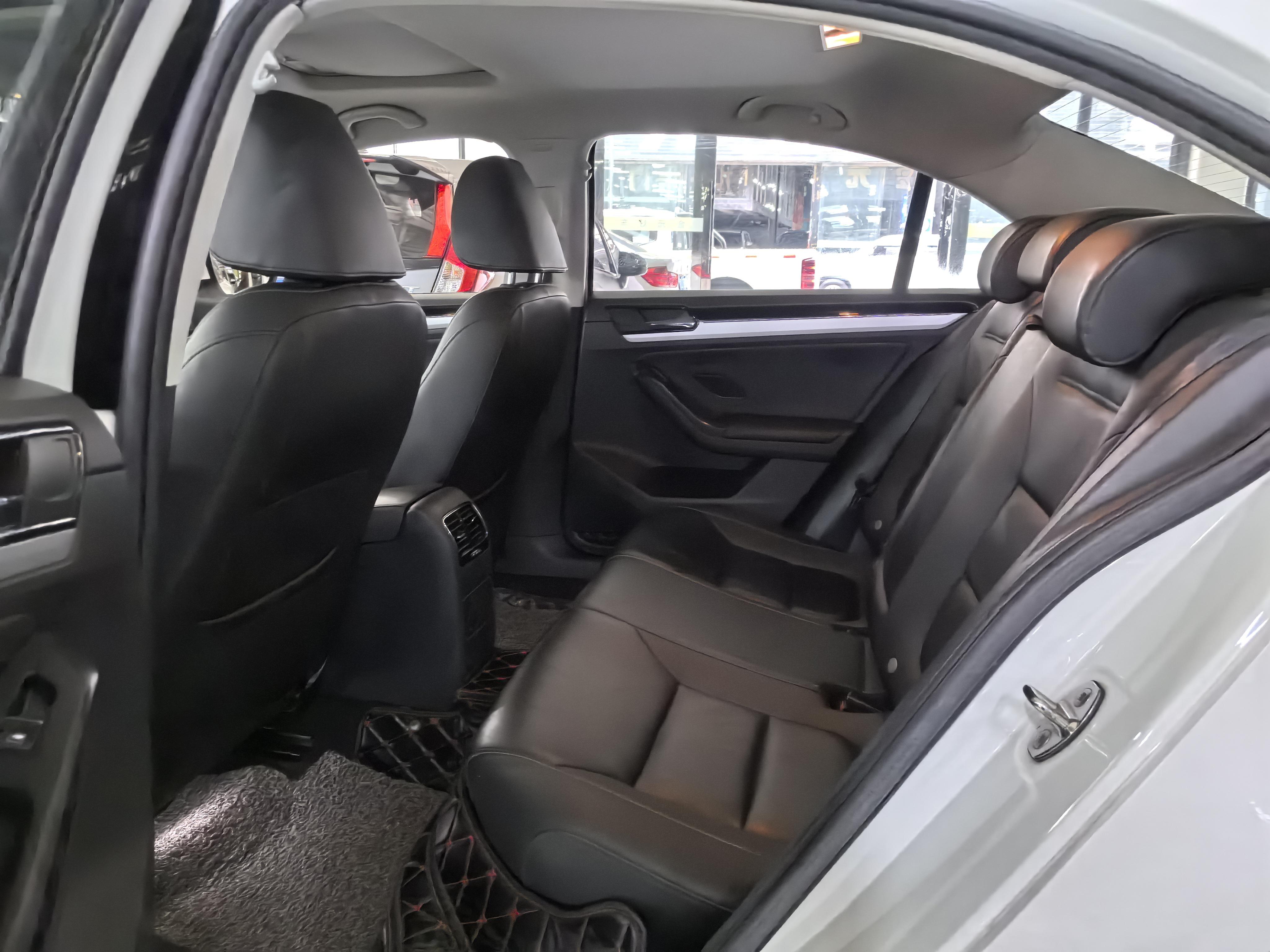 Volkswagen Sagitar 2018 thumb 10