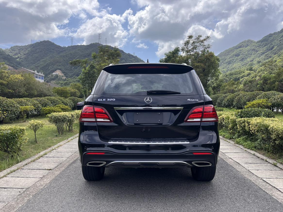 Mercedes-Benz GLE 2018 thumb 12