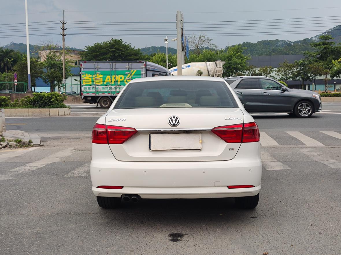 Volkswagen Lavida XR 2013 thumb 3