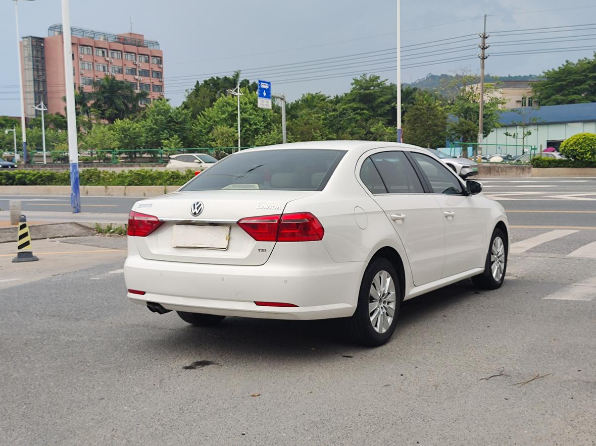 Volkswagen Lavida XR 2013 thumb 4