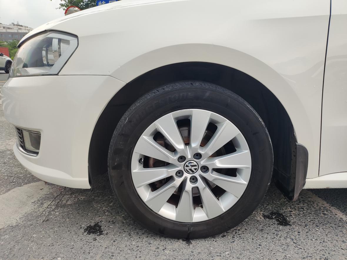 Volkswagen Lavida XR 2013 thumb 5